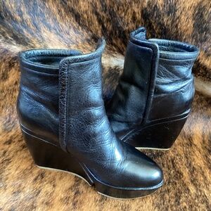 Farylrobin Black Leather Split Design Wedge Booties